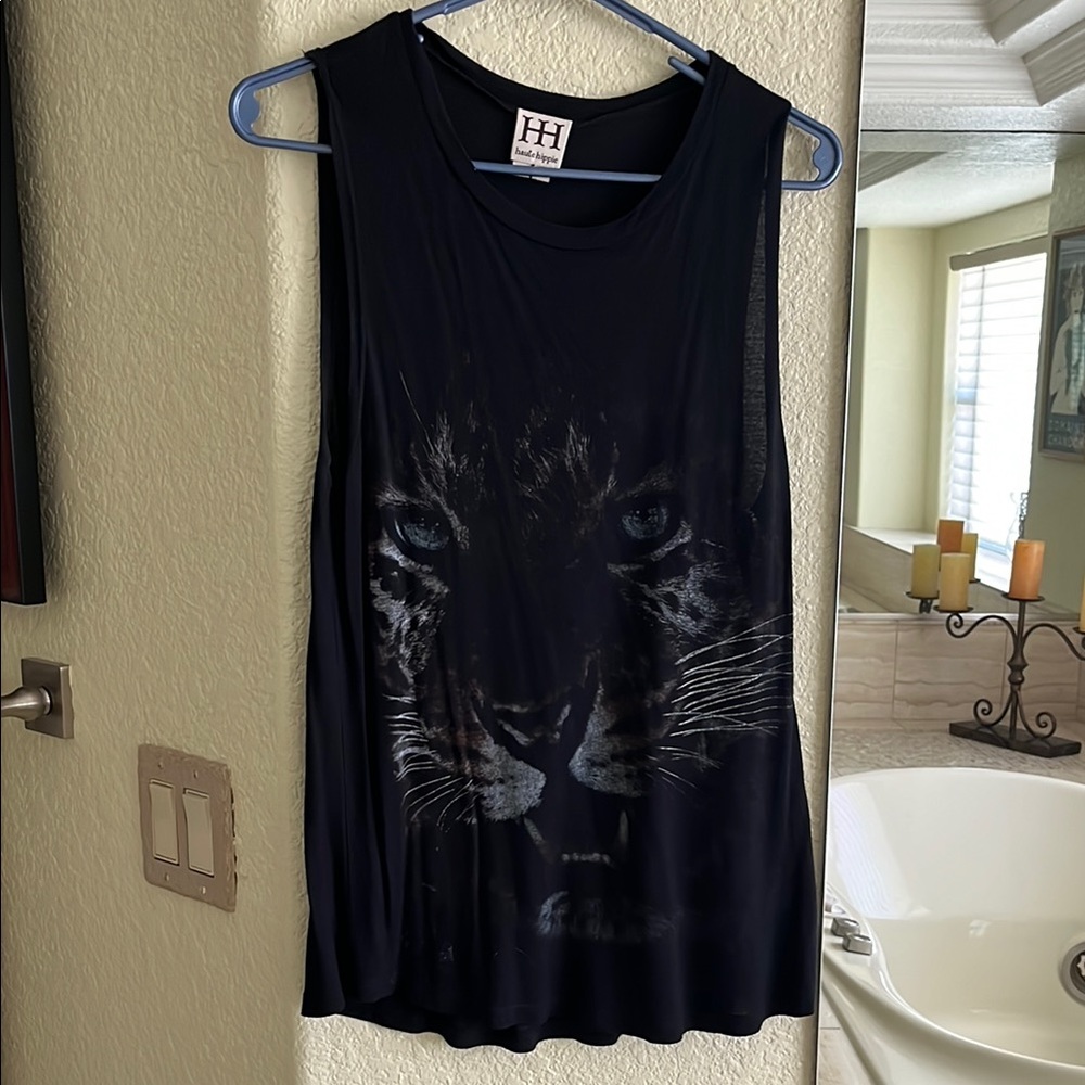 Black Sleeveless Muscle Tee with Graphic Design 🐆